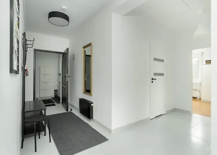 Spacious House With Balcony Ideal For Families By Renters Nyaraló *