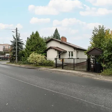 Spacious House With Balcony Ideal For Families By Renters Prázdninový dům *