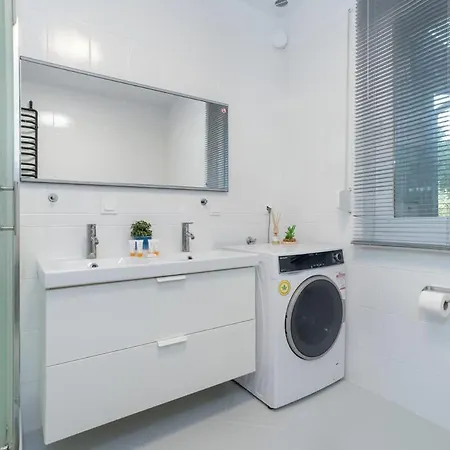 Spacious House With Balcony Ideal For Families By Renters Holiday home Poznan