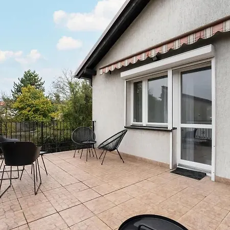 Spacious House With Balcony Ideal For Families By Renters Prázdninový dům Poznaň