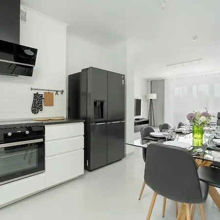 Spacious House With Balcony Ideal For Families By Renters Feriehus