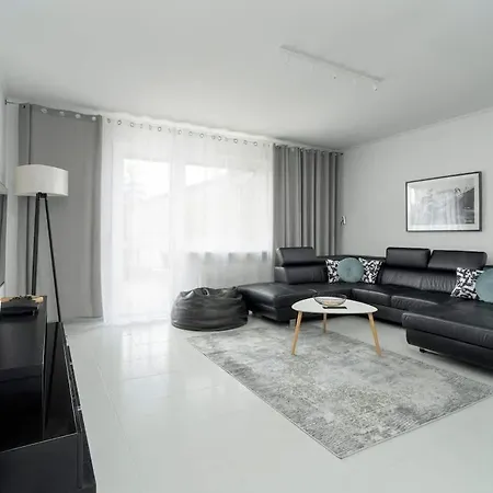 Feriehus Spacious House With Balcony Ideal For Families By Renters Poznań