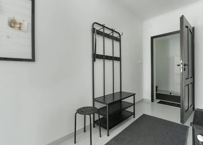 Spacious House With Balcony Ideal For Families By Renters * بوزنان