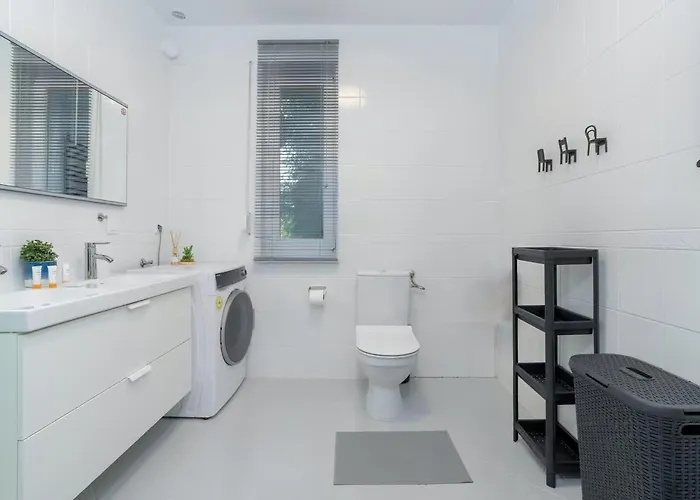 Spacious House With Balcony Ideal For Families By Renters * Poznaň