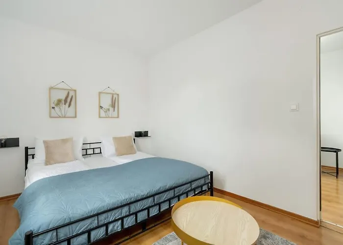 Spacious House With Balcony Ideal For Families By Renters * بوزنان