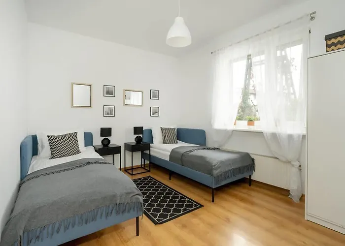 بيت للعطل Spacious House With Balcony Ideal For Families By Renters بوزنان